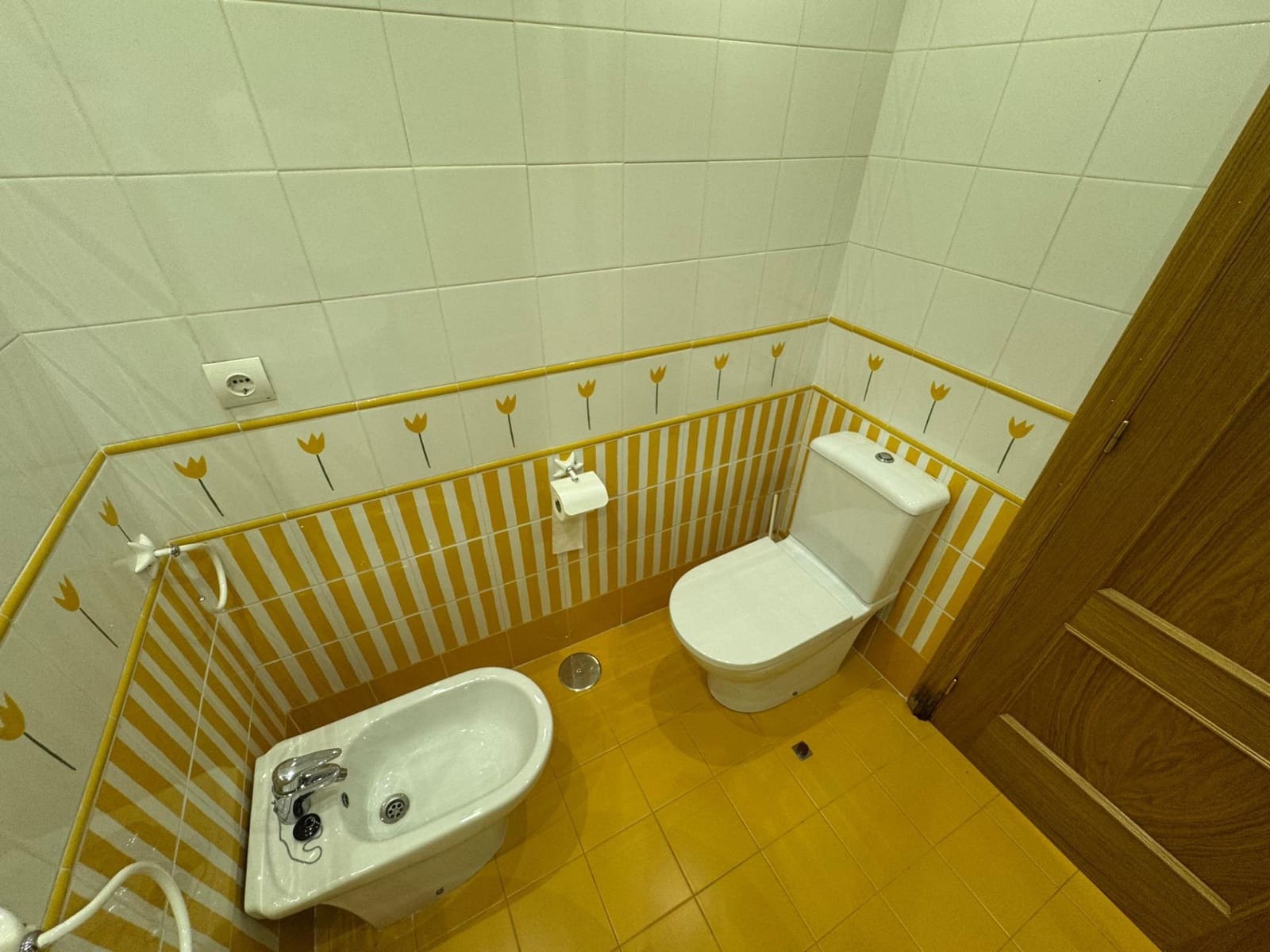 Appartement de 3 chambres à louer à Playa de San Juan avec piscine garage - 1 200 € (Ref: 9185531)