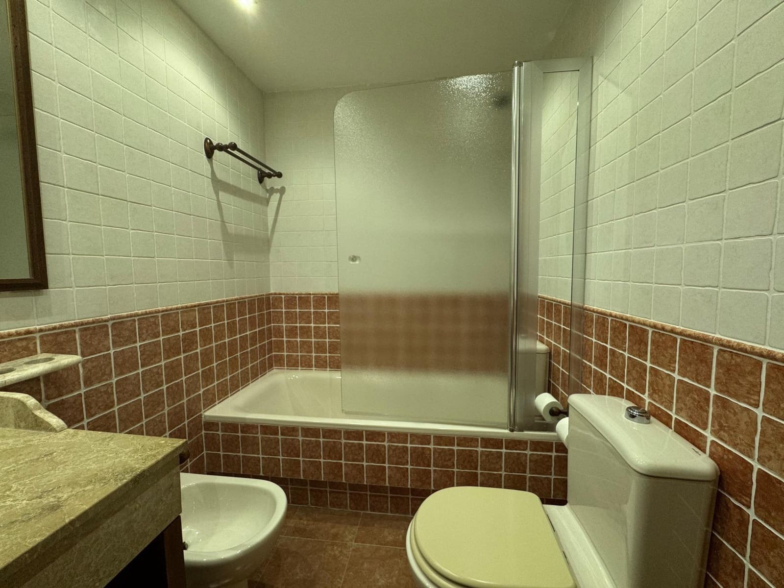 Appartement de 3 chambres à louer à Playa de San Juan avec piscine garage - 1 200 € (Ref: 9185531)