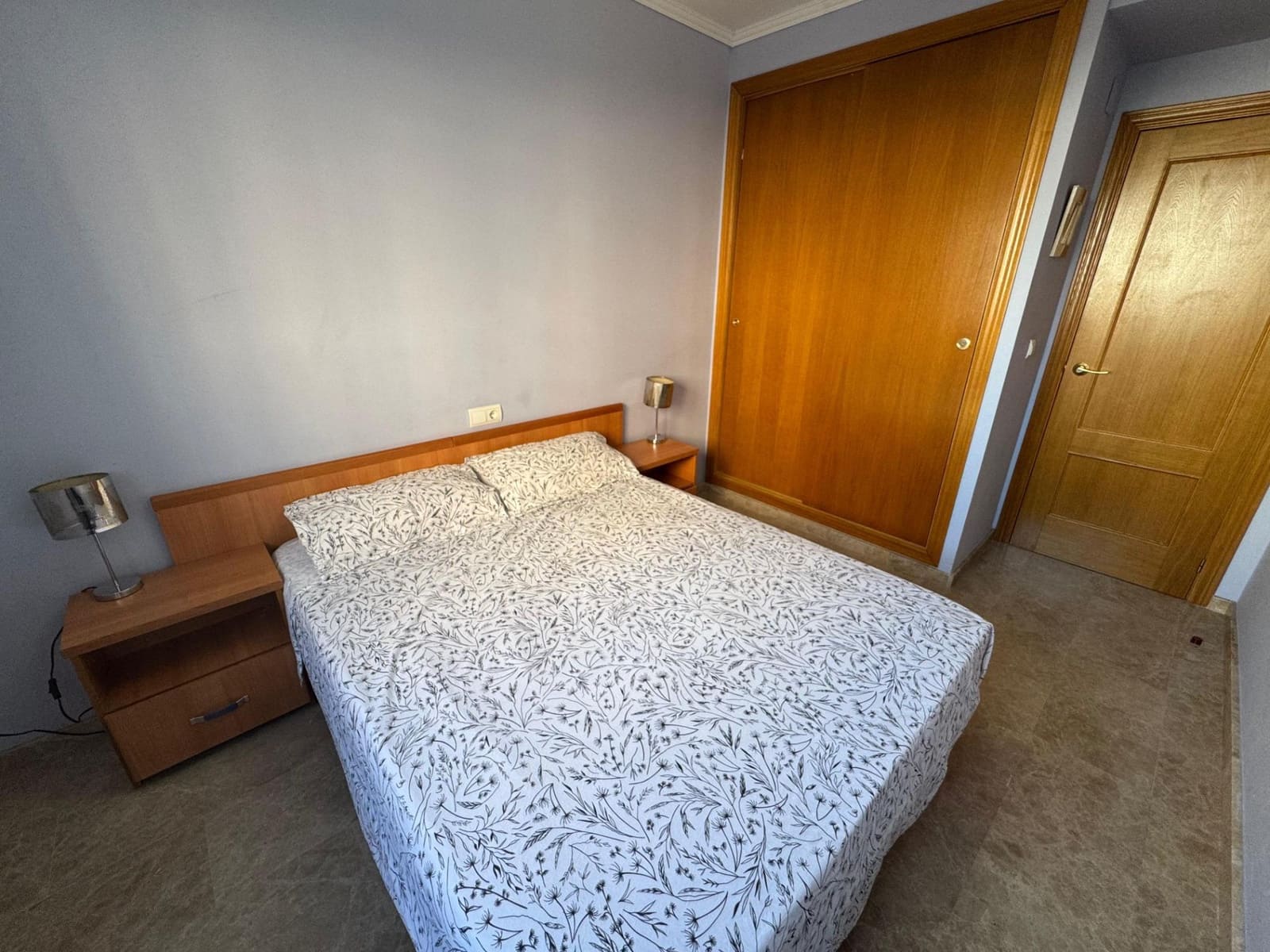 Appartement de 3 chambres à louer à Playa de San Juan avec piscine garage - 1 200 € (Ref: 9185531)
