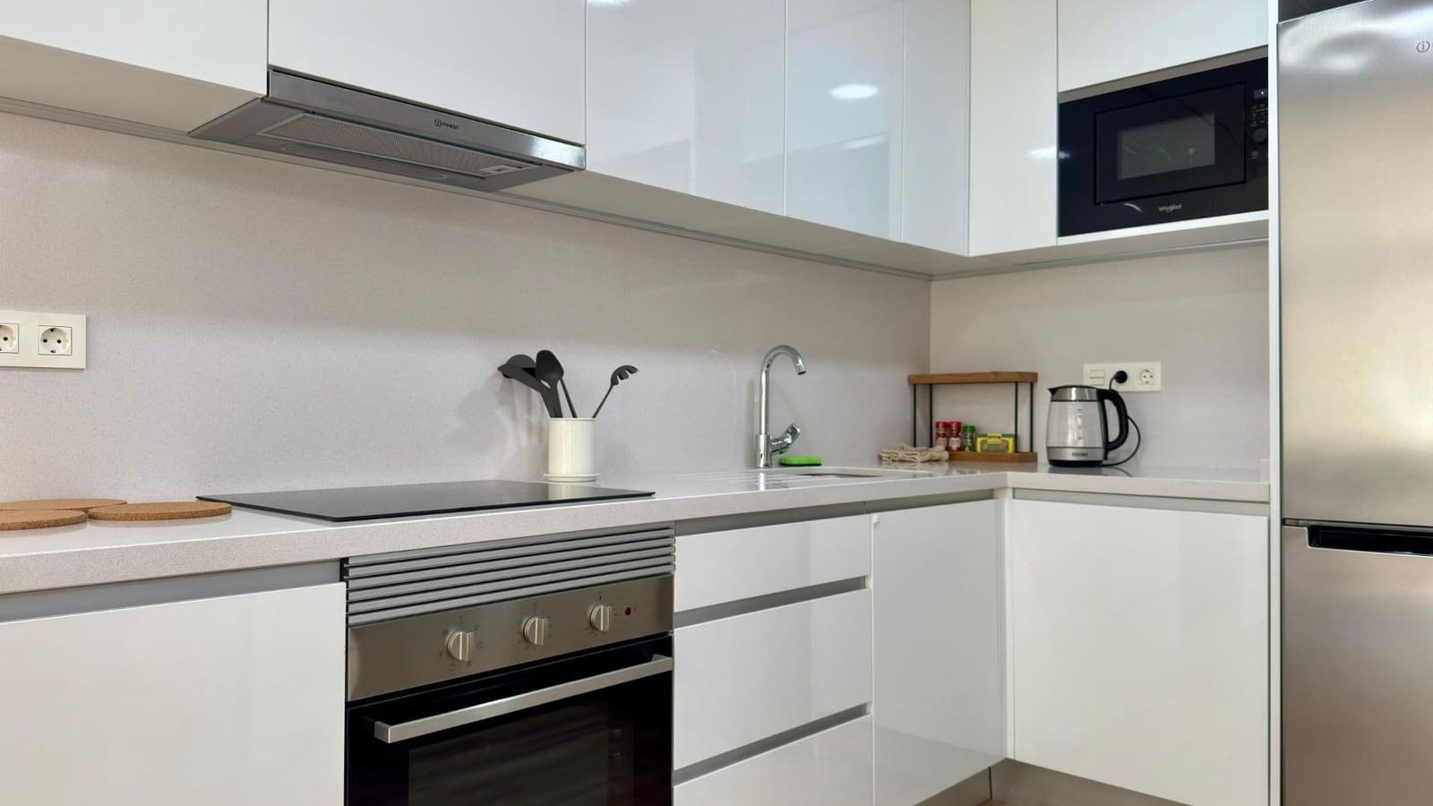 1 makuuhuone Huoneisto vuokrattavana paikassa Alicante kaupunki mukana uima-altaan - 1 200 € (Ref: 9188551)