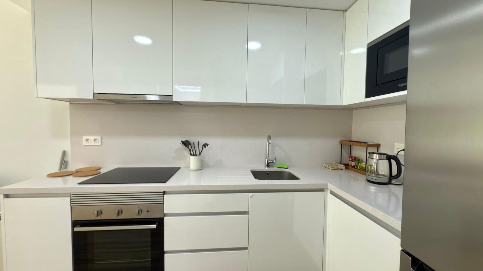 1 makuuhuone Huoneisto vuokrattavana paikassa Alicante kaupunki mukana uima-altaan - 1 200 € (Ref: 9188551)