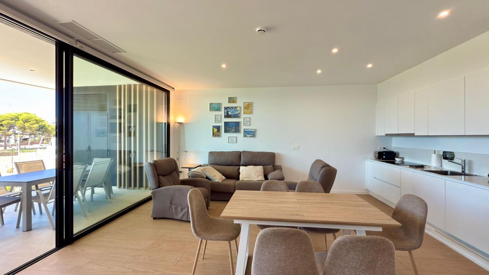 2 bedroom Apartment for sale in La Villajoyosa / Vila Joiosa with pool - € 699,000 (Ref: 9209187)