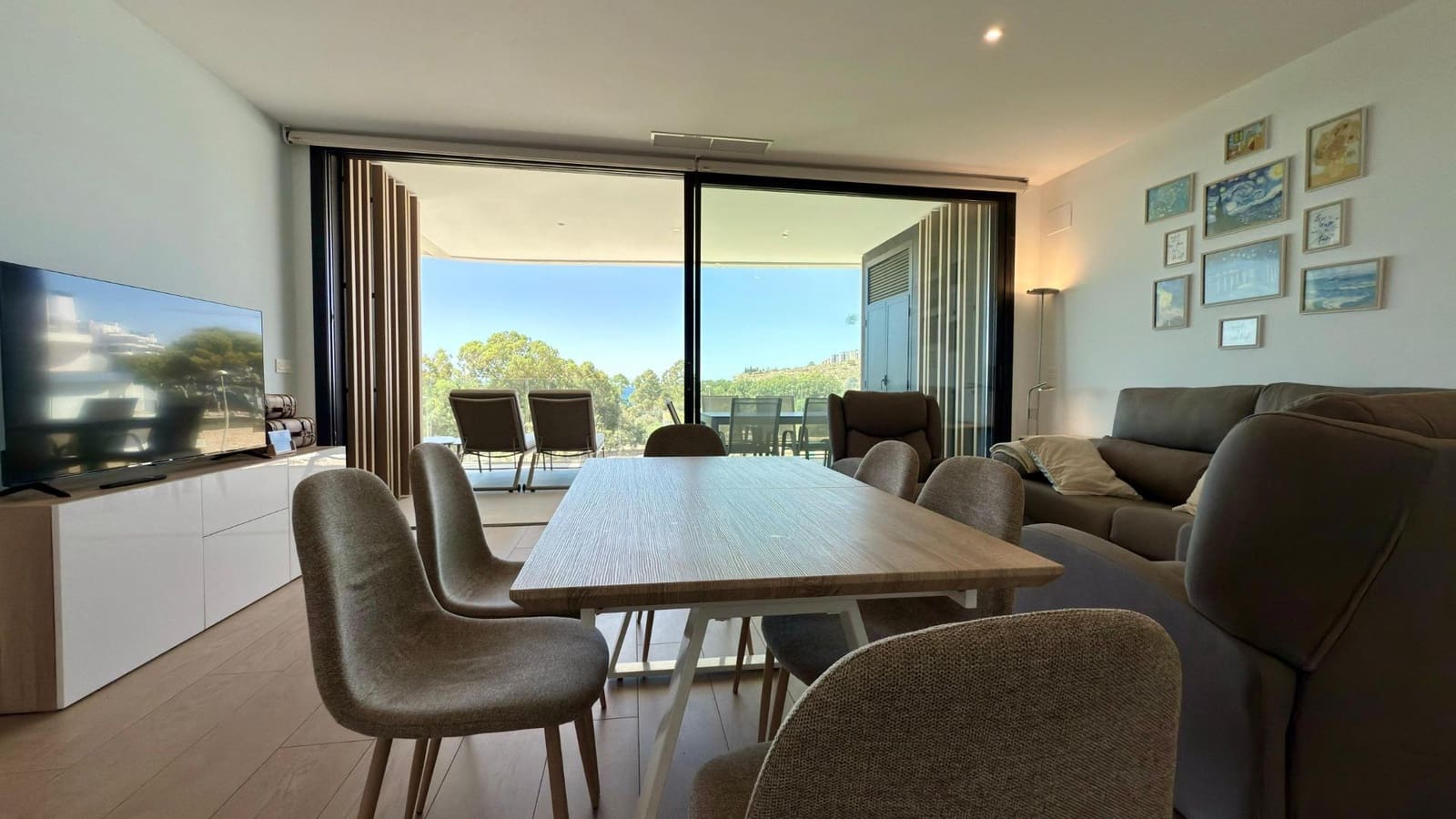 2 bedroom Apartment for sale in La Villajoyosa / Vila Joiosa with pool - € 699,000 (Ref: 9209187)