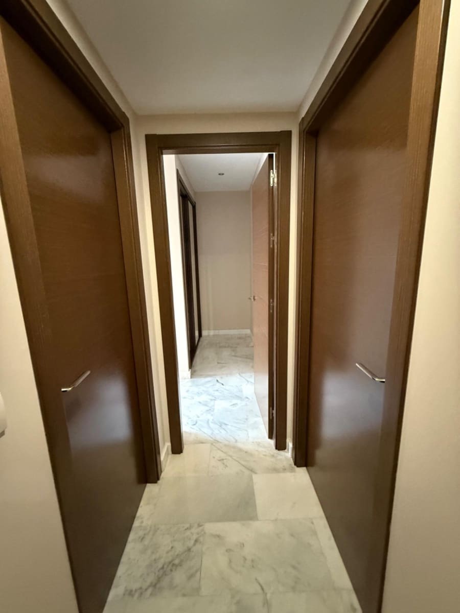 3 soveværelse Lejlighed til leje i Alicante by med swimmingpool - € 2.100 (Ref: 9215178)