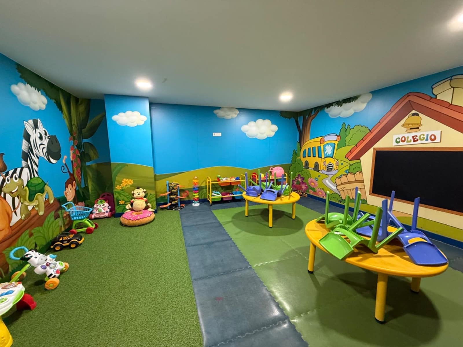 3 soveværelse Lejlighed til leje i Alicante by med swimmingpool - € 2.100 (Ref: 9215178)