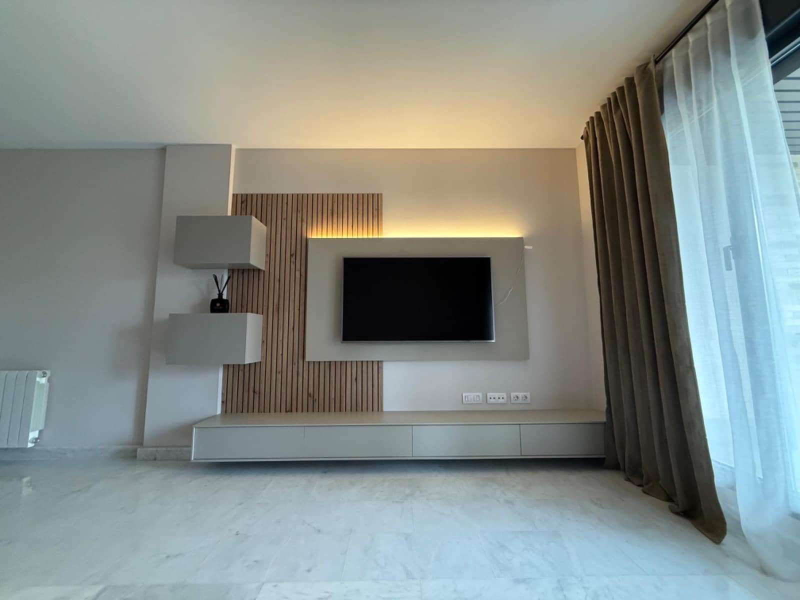 3 soveværelse Lejlighed til leje i Alicante by med swimmingpool - € 2.100 (Ref: 9215178)