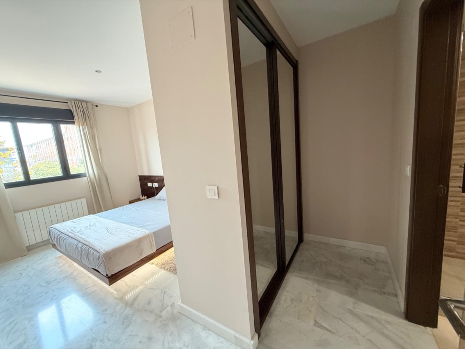 3 soveværelse Lejlighed til leje i Alicante by med swimmingpool - € 2.100 (Ref: 9215178)