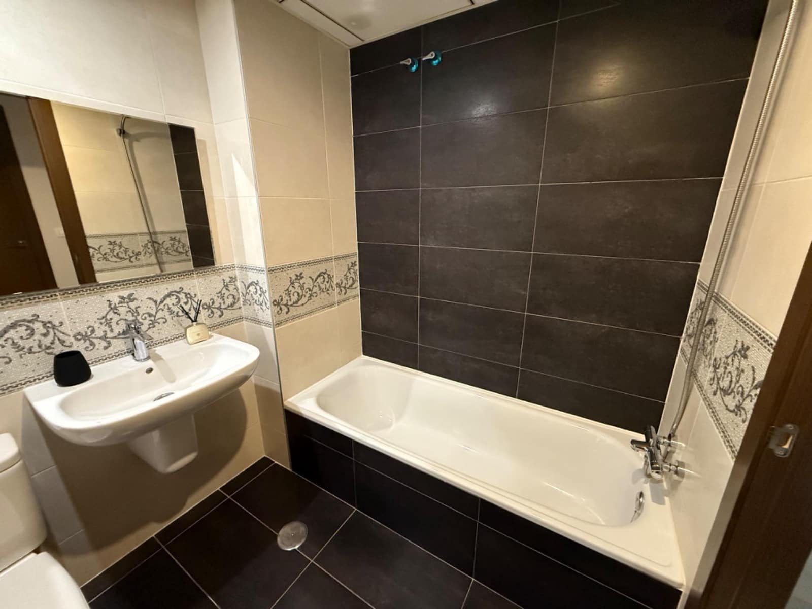 3 soveværelse Lejlighed til leje i Alicante by med swimmingpool - € 2.100 (Ref: 9215178)