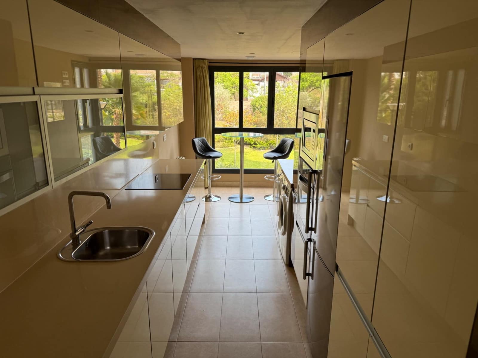 3 soveværelse Lejlighed til leje i Alicante by med swimmingpool - € 2.100 (Ref: 9215178)