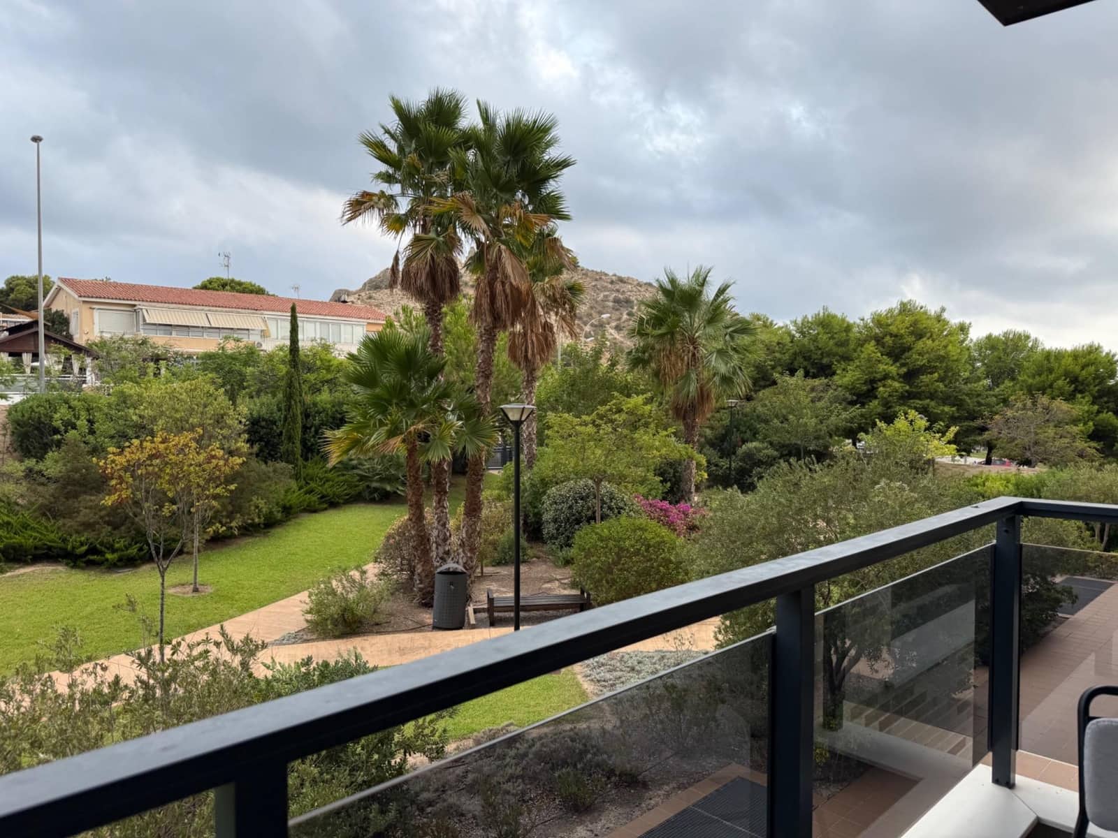 3 soveværelse Lejlighed til leje i Alicante by med swimmingpool - € 2.100 (Ref: 9215178)