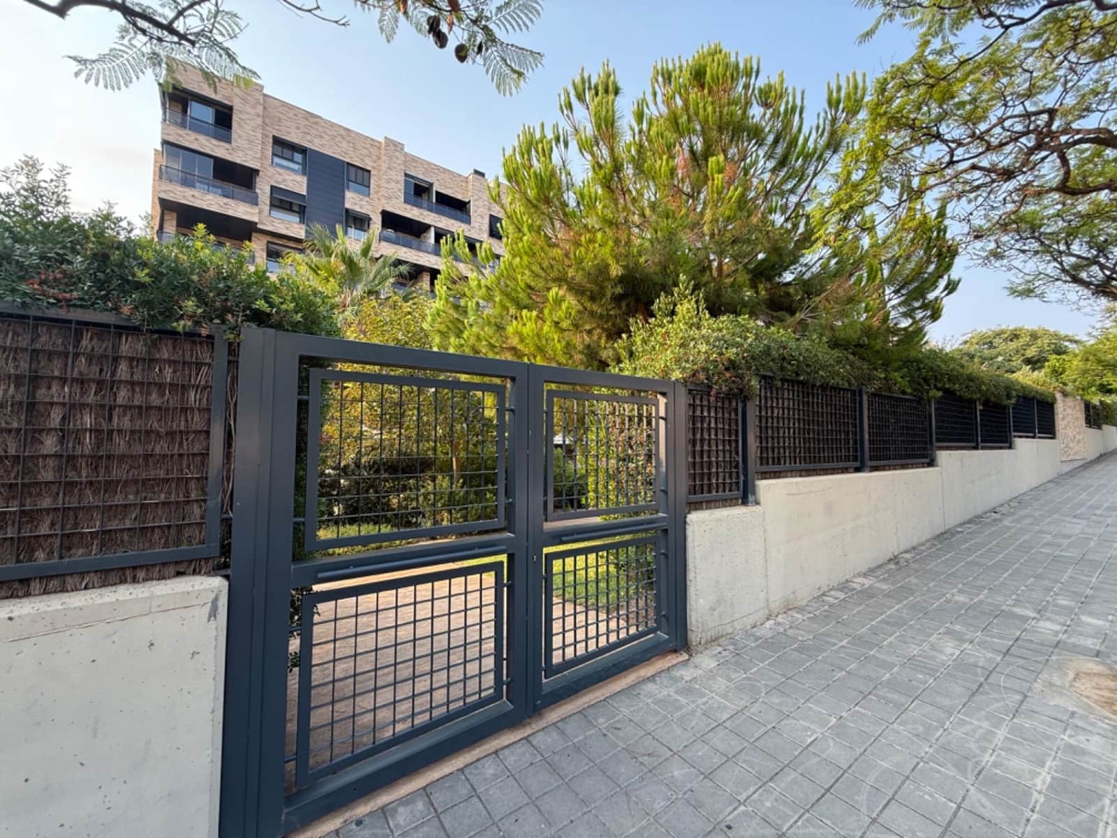 3 soveværelse Lejlighed til leje i Alicante by med swimmingpool - € 2.100 (Ref: 9215178)