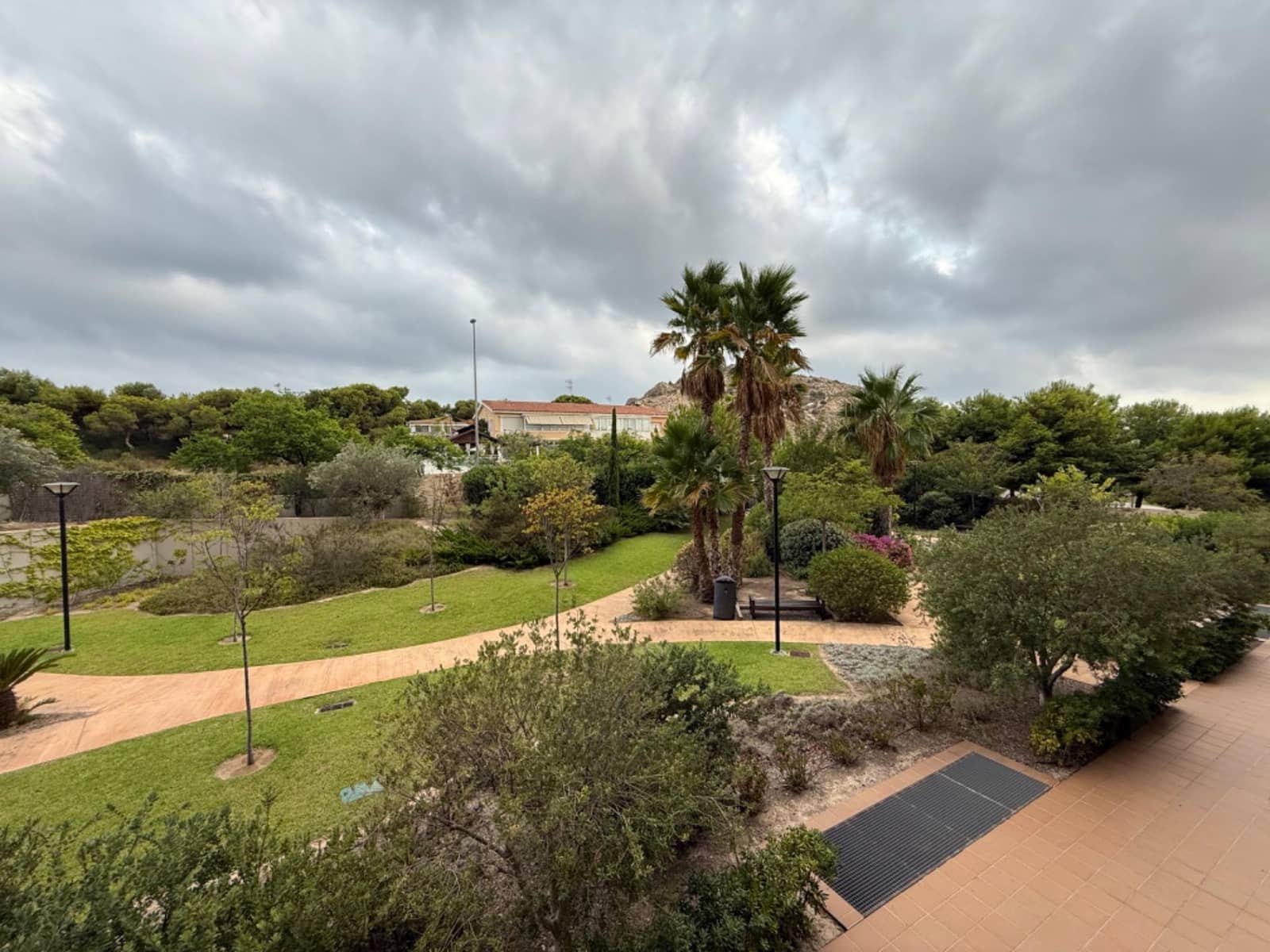 3 soveværelse Lejlighed til leje i Alicante by med swimmingpool - € 2.100 (Ref: 9215178)