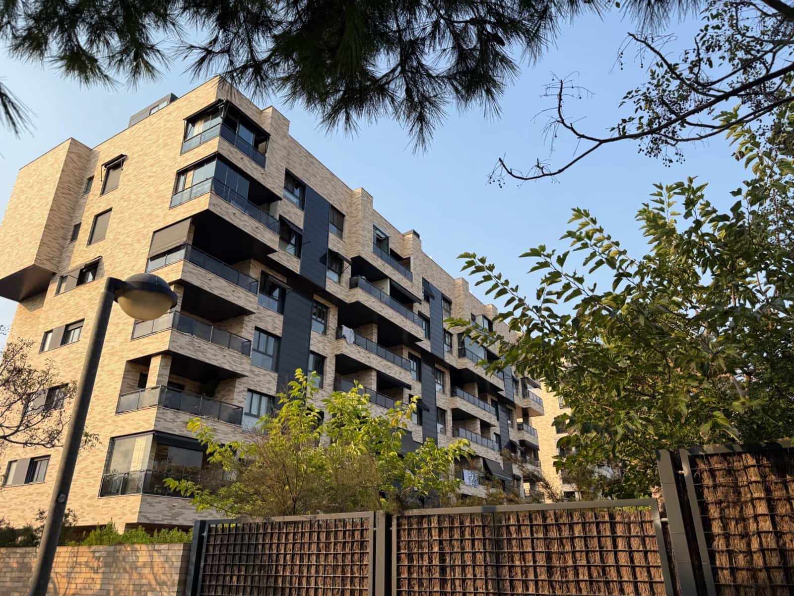 3 soveværelse Lejlighed til leje i Alicante by med swimmingpool - € 2.100 (Ref: 9215178)