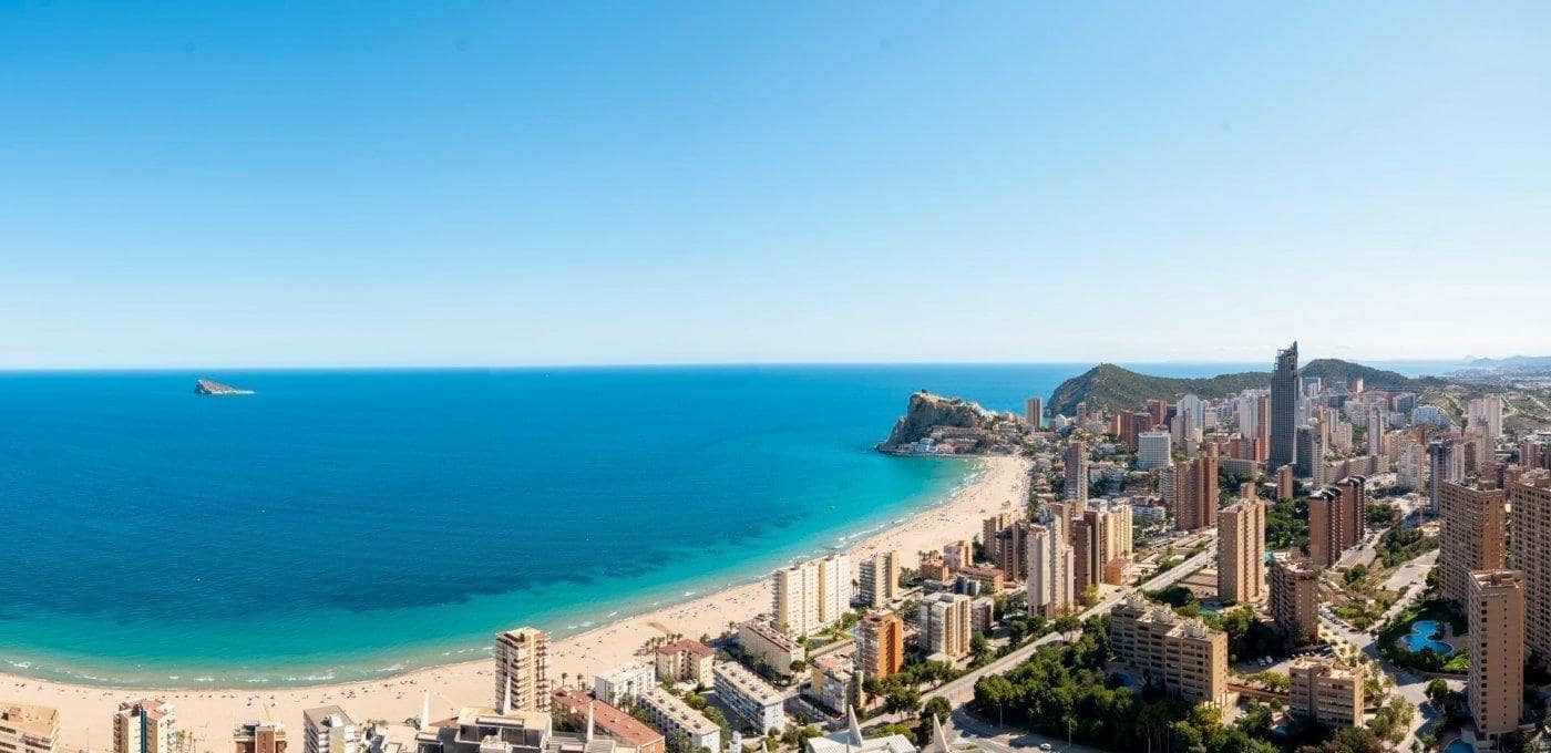 2 bedroom Apartment for rent in Benidorm with pool - € 1,900 (Ref: 9217568)