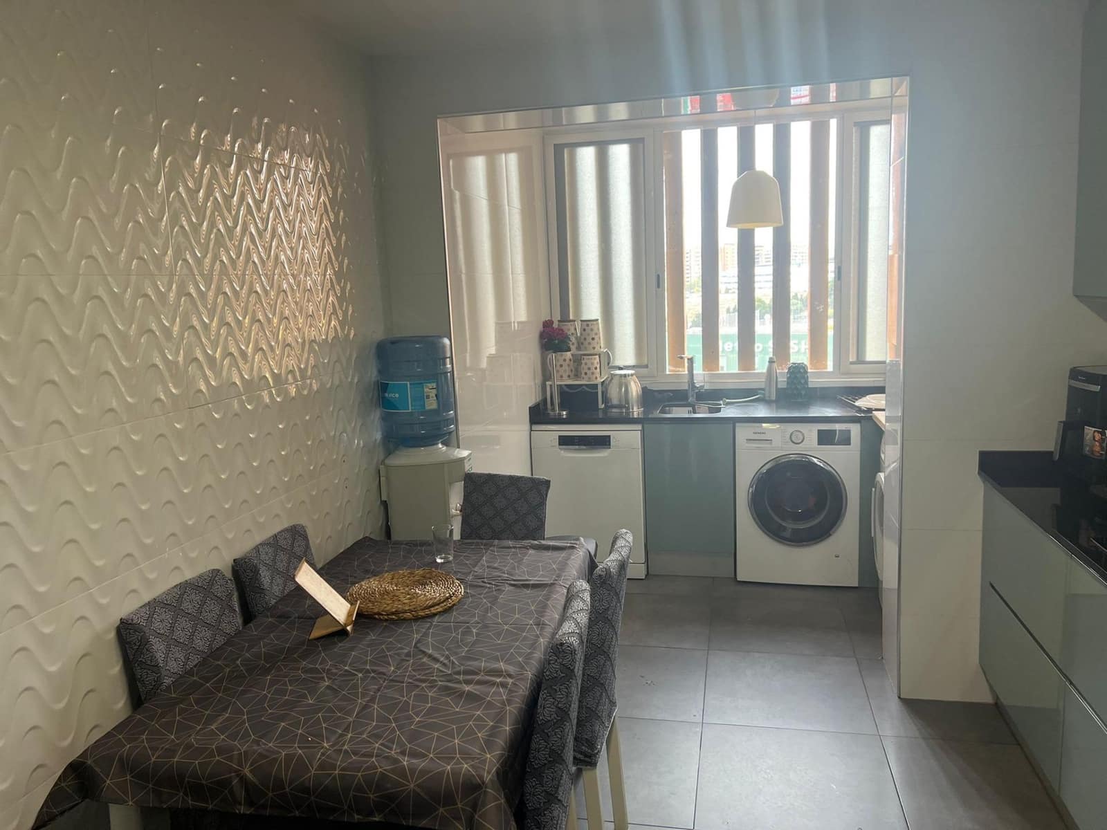 4 soveværelse Lejlighed til salg i Alicante by med swimmingpool garage - € 385.000 (Ref: 9217570)