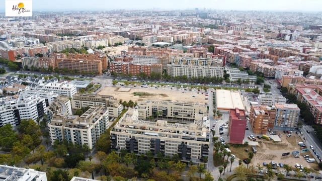 3 bedroom Apartment for sale in Benicalap, Valencia city with pool - € 350,000 (Ref: 9220098)
