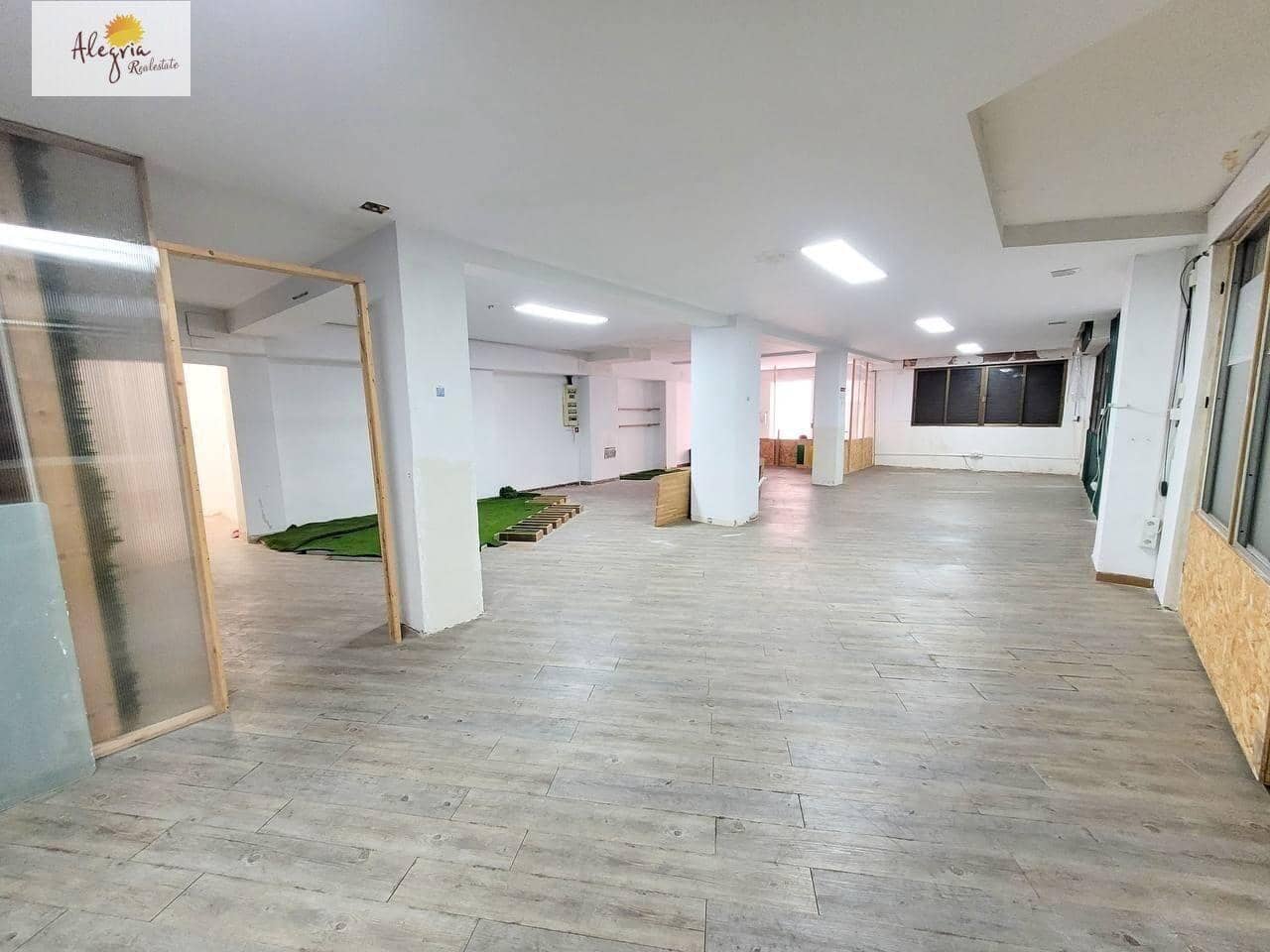 Erhverv til salg i Valencia by - € 160.000 (Ref: 9272718)