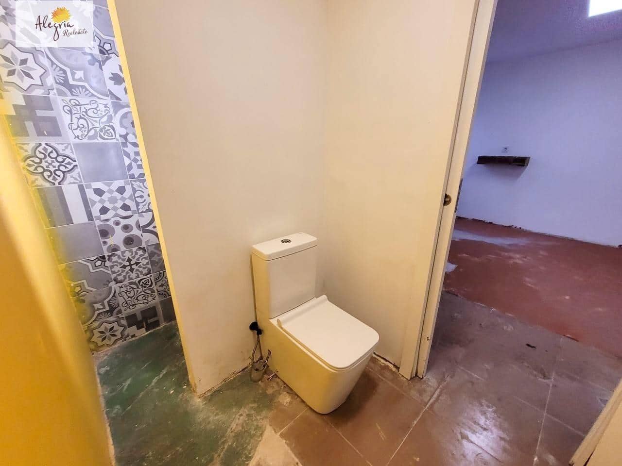 Erhverv til salg i Valencia by - € 160.000 (Ref: 9272718)