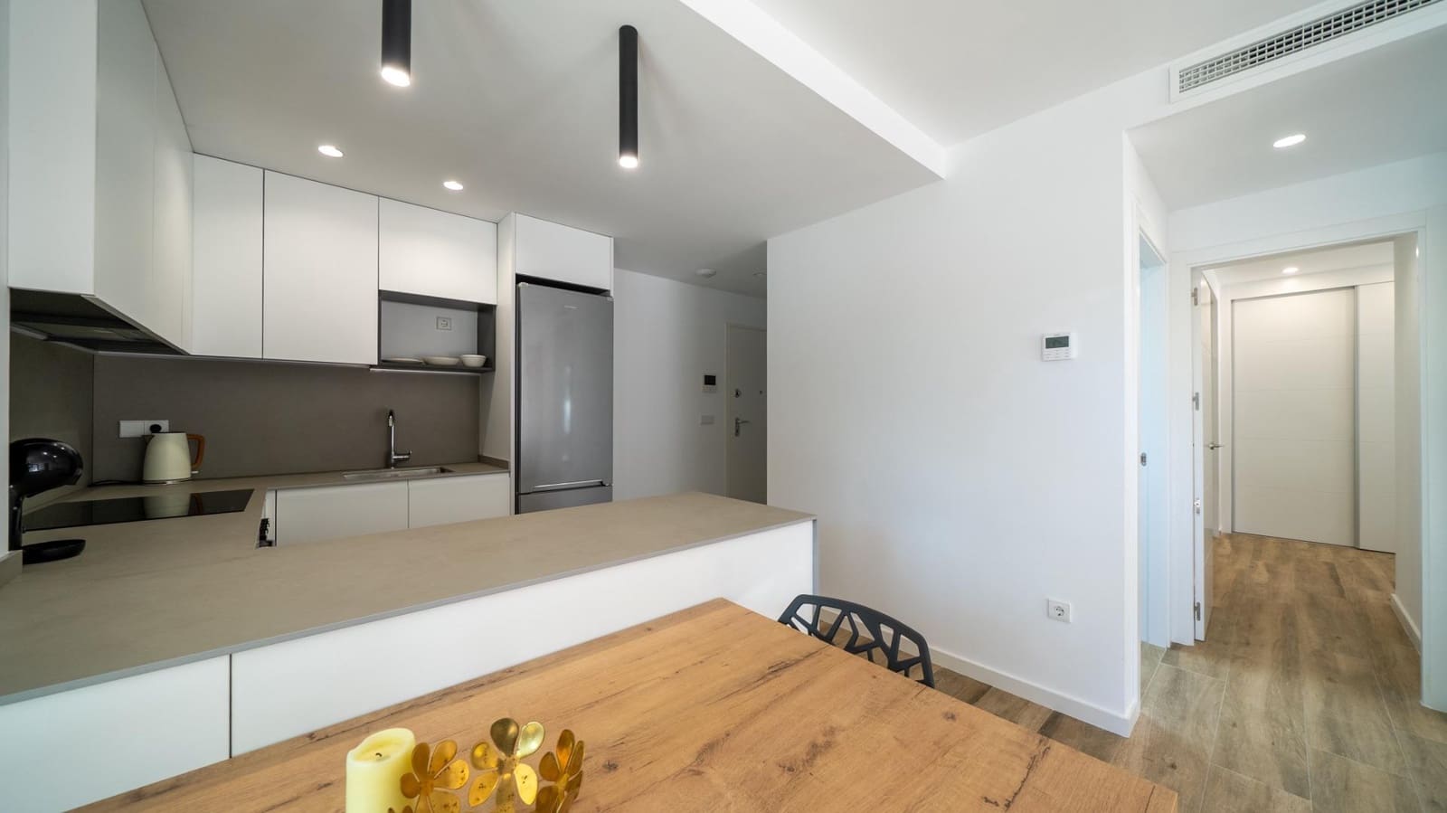 2 soveværelse Lejlighed til leje i Arenales del Sol med swimmingpool - € 1.300 (Ref: 9303663)