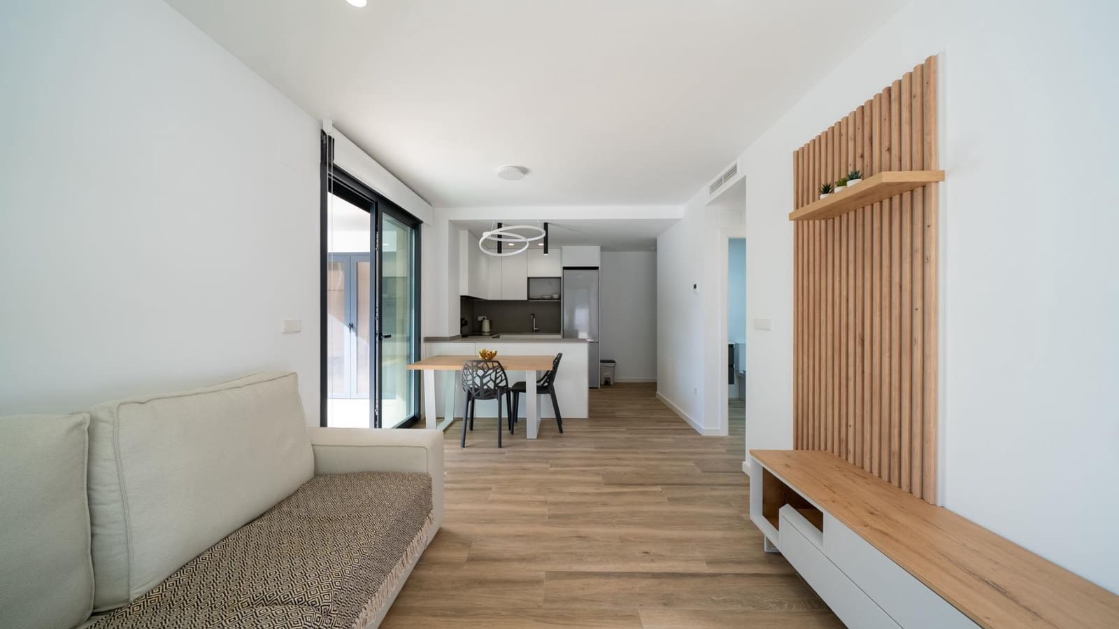 2 soveværelse Lejlighed til leje i Arenales del Sol med swimmingpool - € 1.300 (Ref: 9303663)