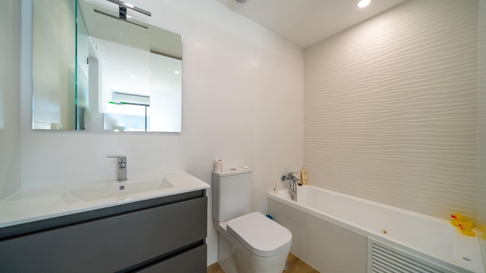 2 soveværelse Lejlighed til leje i Arenales del Sol med swimmingpool - € 1.300 (Ref: 9303663)