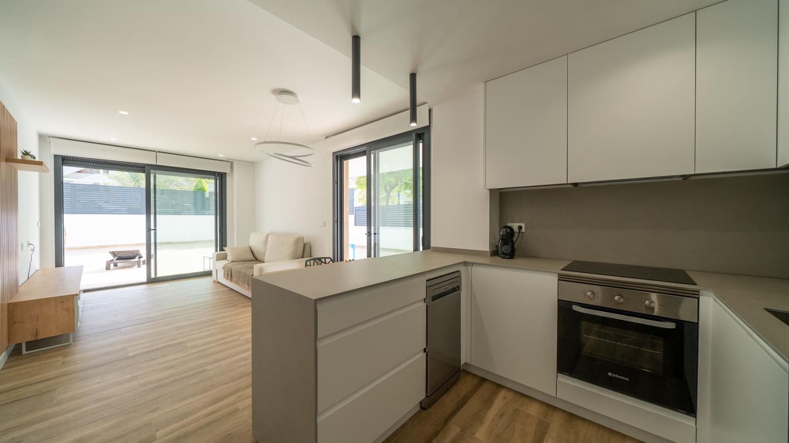 2 soveværelse Lejlighed til leje i Arenales del Sol med swimmingpool - € 1.300 (Ref: 9303663)