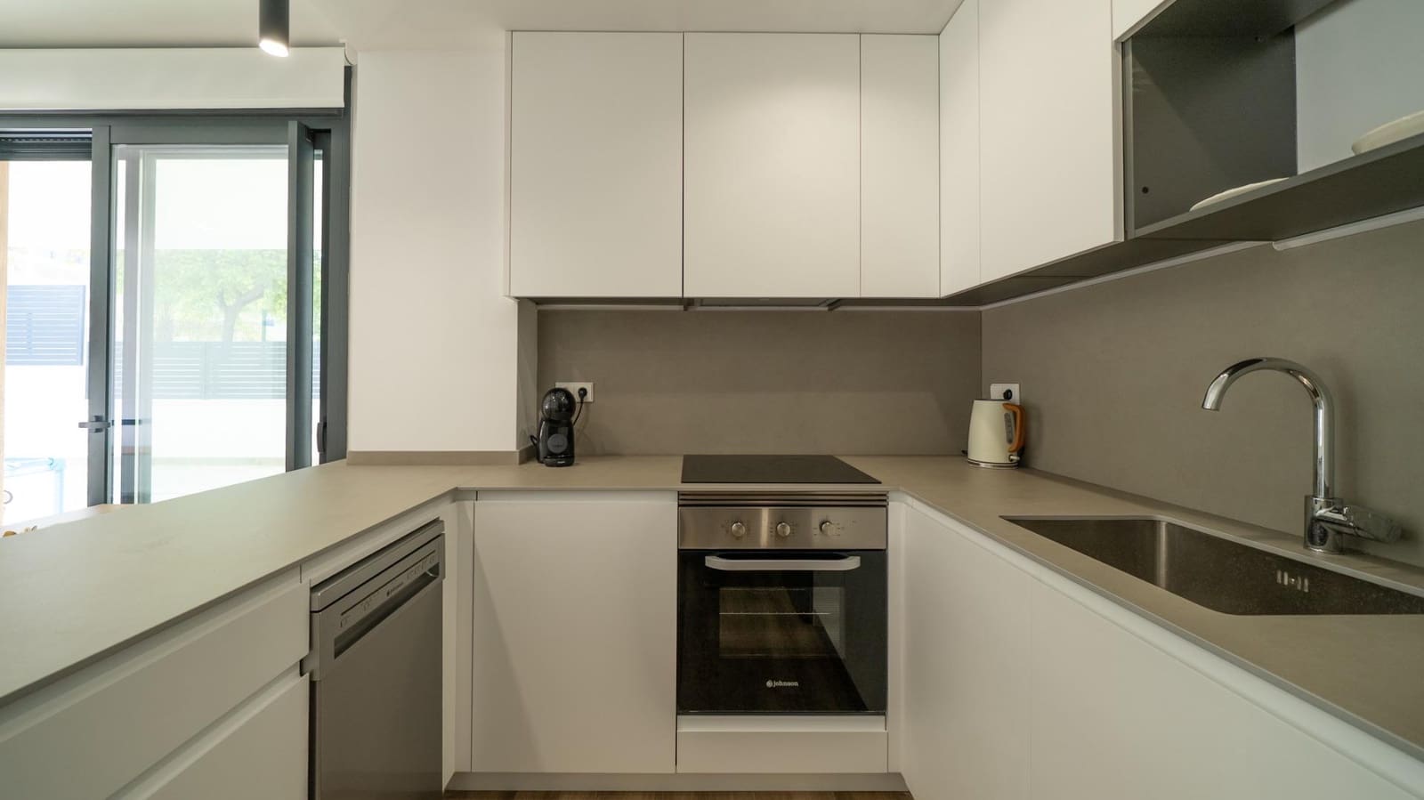 2 soveværelse Lejlighed til leje i Arenales del Sol med swimmingpool - € 1.300 (Ref: 9303663)