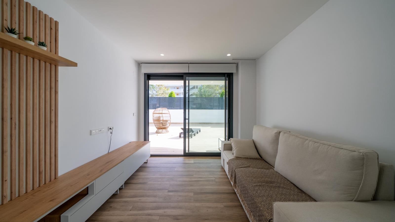 2 soveværelse Lejlighed til leje i Arenales del Sol med swimmingpool - € 1.300 (Ref: 9303663)