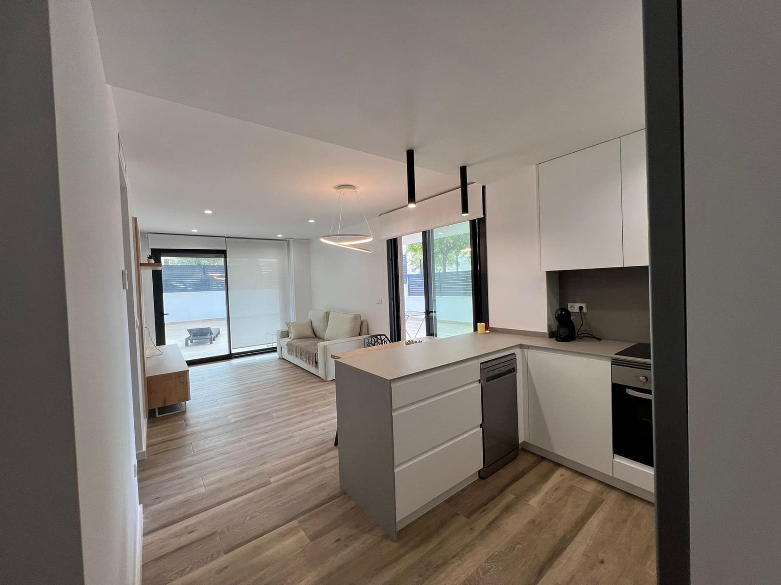 2 soveværelse Lejlighed til leje i Arenales del Sol med swimmingpool - € 1.300 (Ref: 9303663)