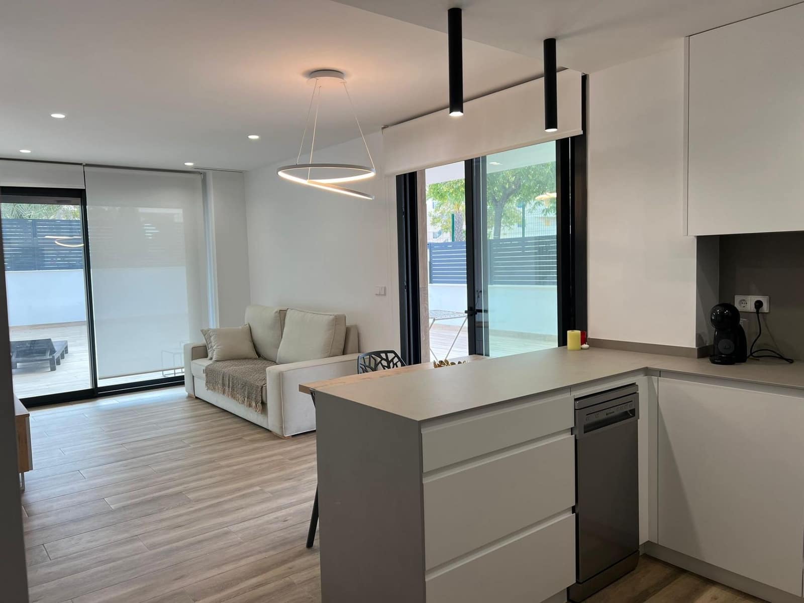 2 soveværelse Lejlighed til leje i Arenales del Sol med swimmingpool - € 1.300 (Ref: 9303663)