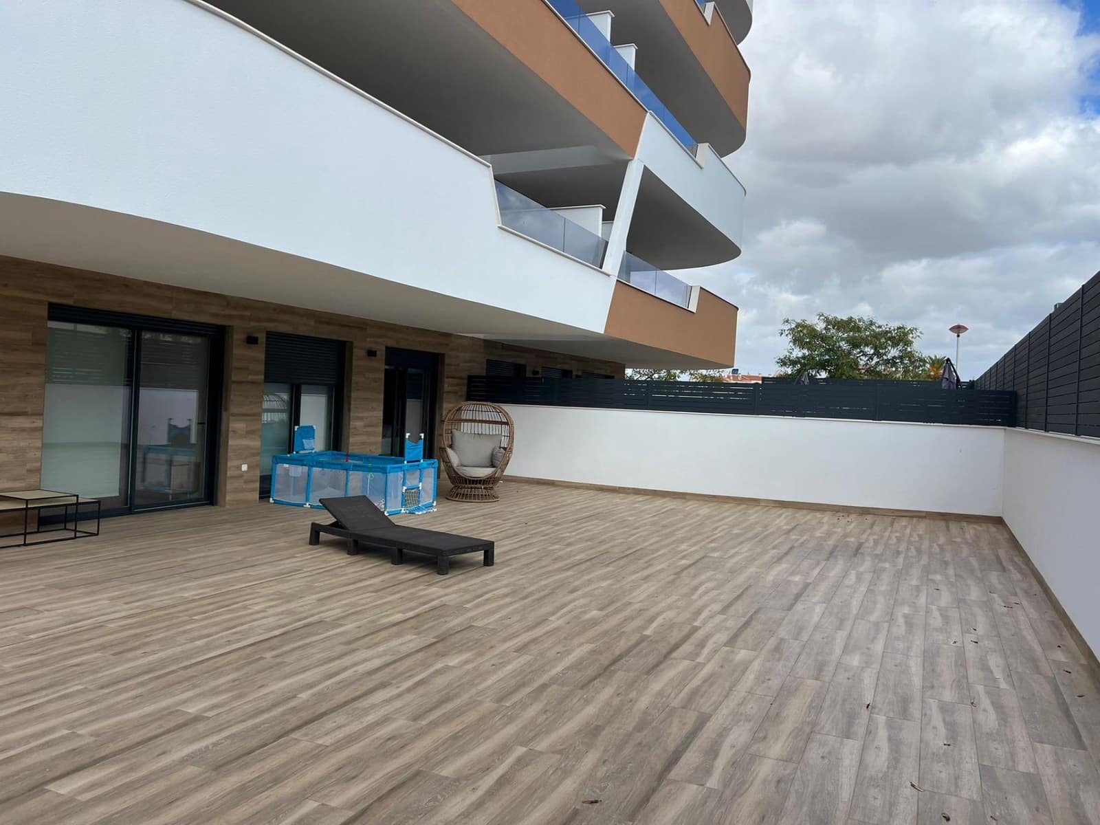 2 soveværelse Lejlighed til leje i Arenales del Sol med swimmingpool - € 1.300 (Ref: 9303663)