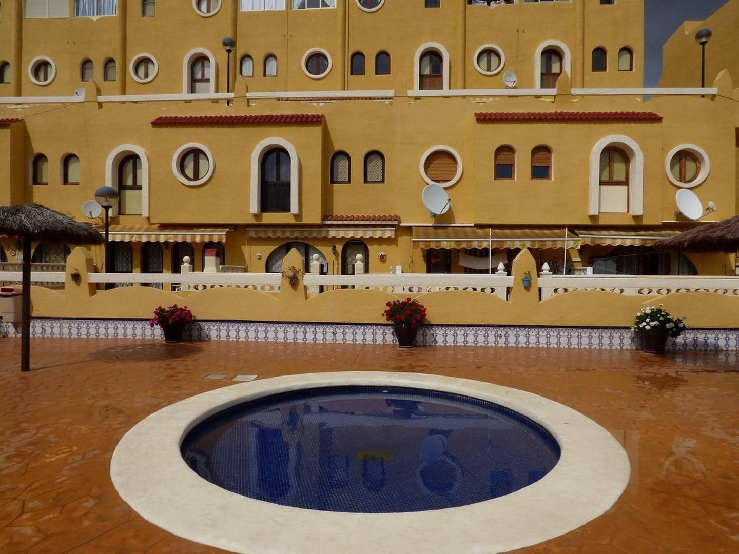 3 soveværelse Bungalow til leje i El Campello med swimmingpool garage - € 1.500 (Ref: 9303667)