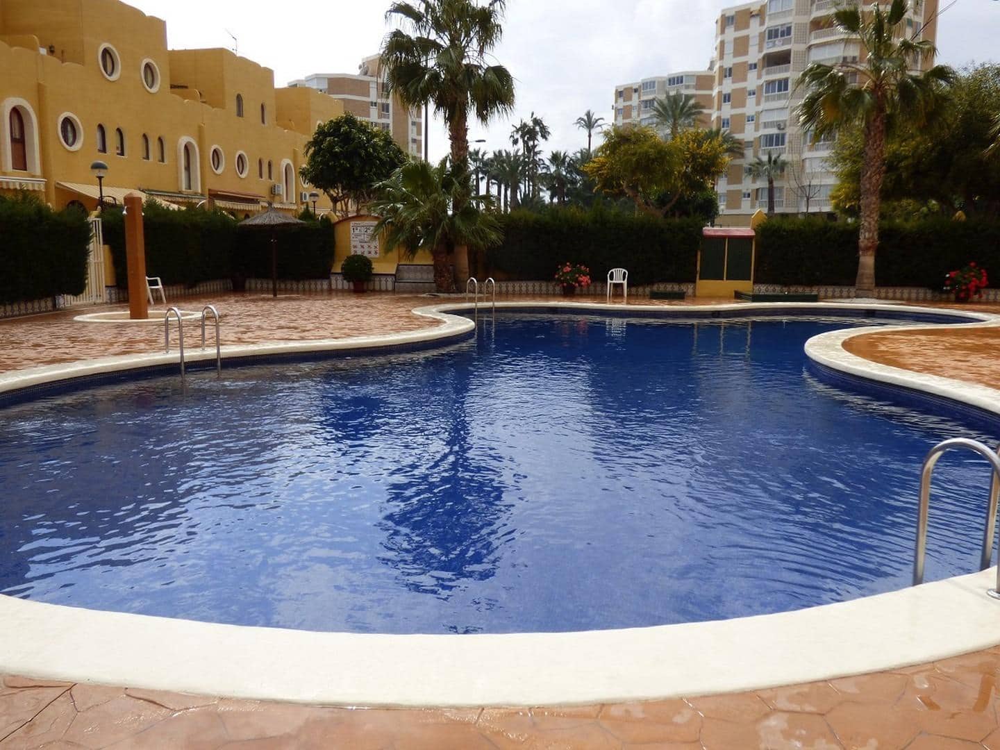 3 soveværelse Bungalow til leje i El Campello med swimmingpool garage - € 1.500 (Ref: 9303667)