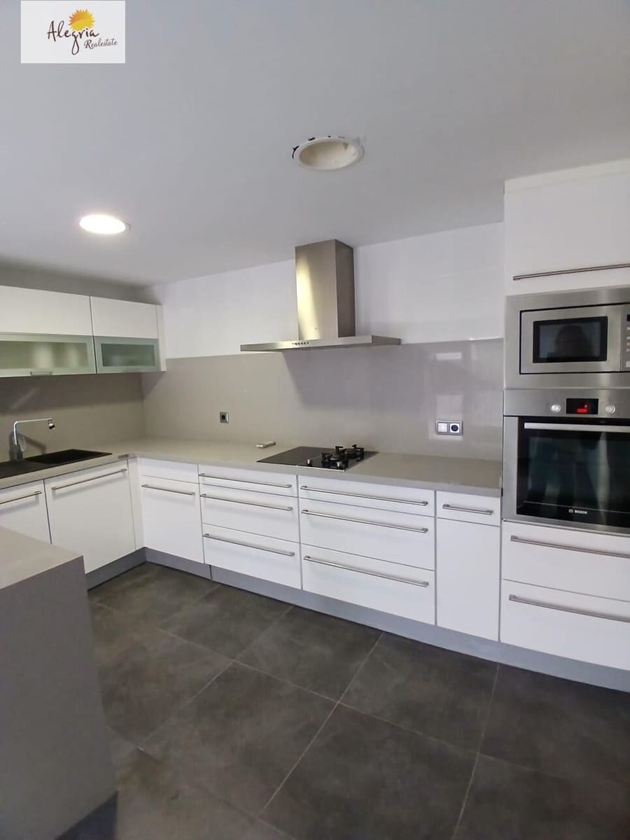 4 bedroom Townhouse for sale in Betera with pool garage - € 350,000 (Ref: 9305121)