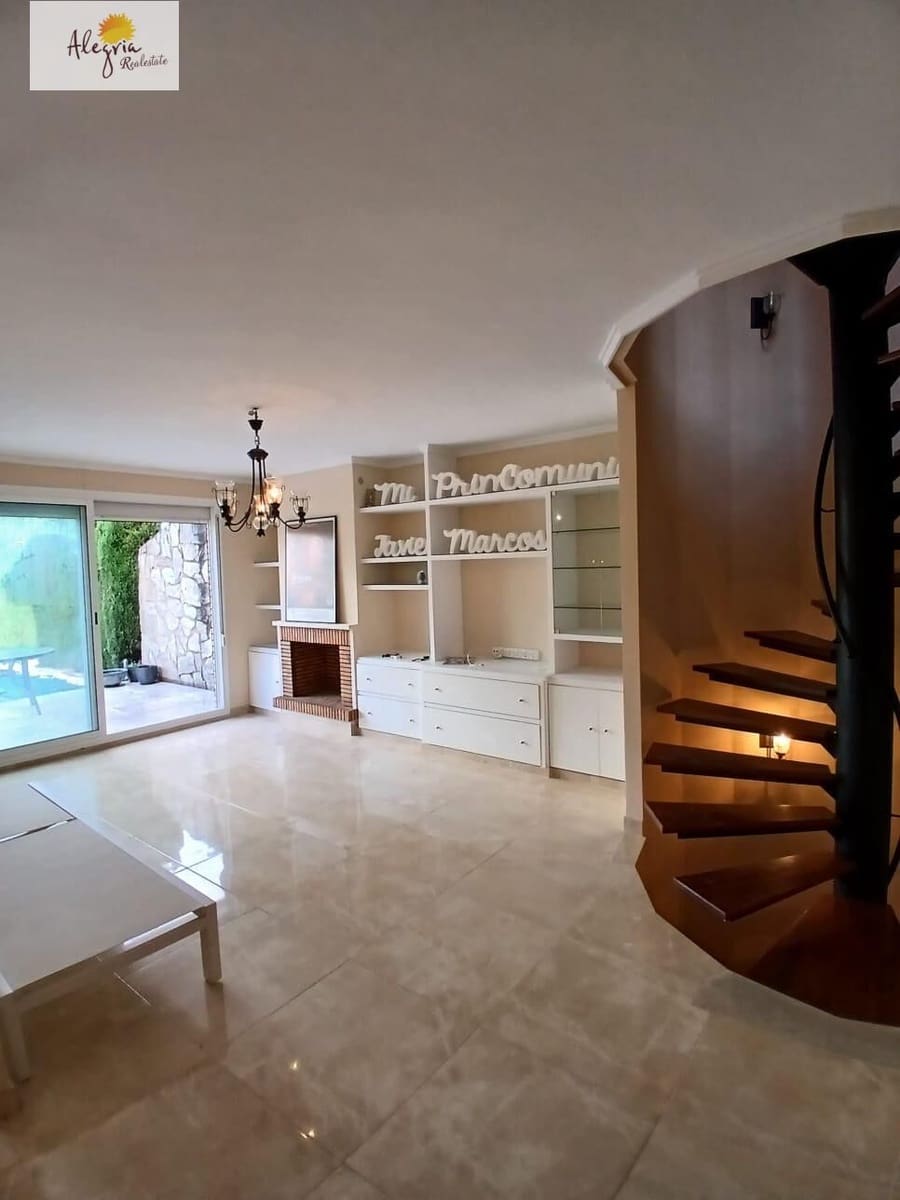 4 bedroom Townhouse for sale in Betera with pool garage - € 350,000 (Ref: 9305121)