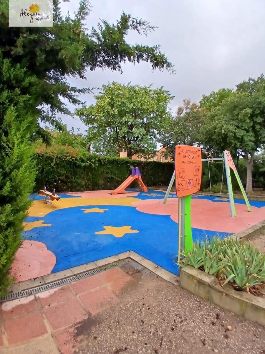 4 bedroom Townhouse for sale in Betera with pool garage - € 350,000 (Ref: 9305121)