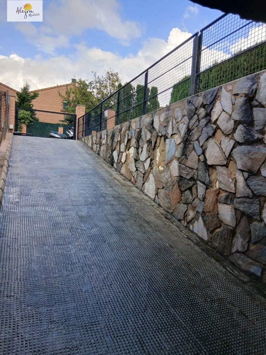 4 bedroom Townhouse for sale in Betera with pool garage - € 350,000 (Ref: 9305121)