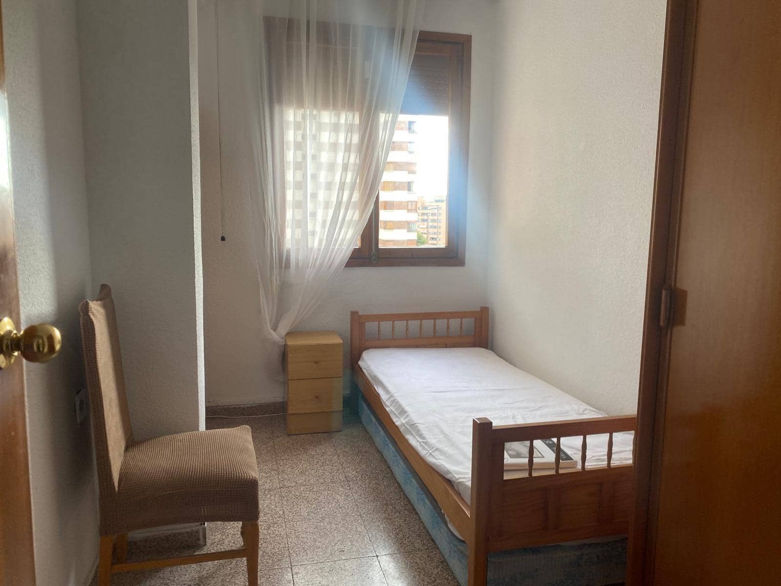 4 soveværelse Lejlighed til salg i Alicante by - € 250.000 (Ref: 9310987)