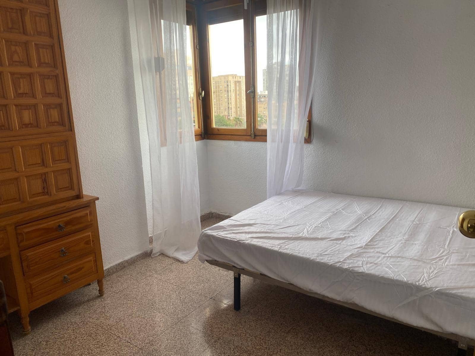 4 soveværelse Lejlighed til salg i Alicante by - € 250.000 (Ref: 9310987)