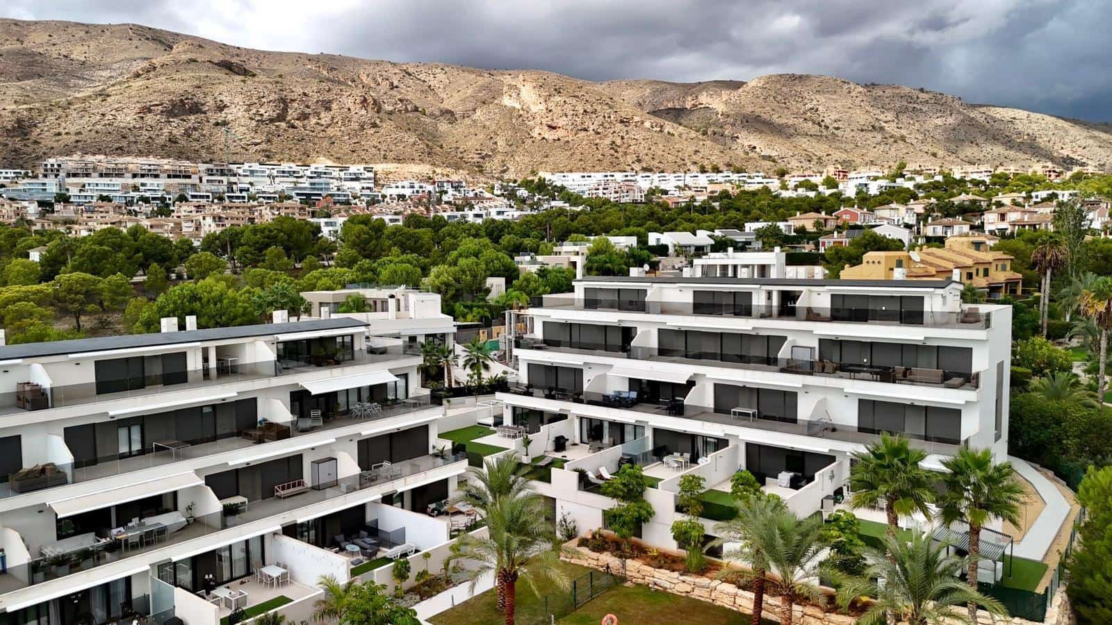 Apartamento de 3 habitaciones en Finestrat en alquiler con piscina - 2.500 € (Ref: 9322006)