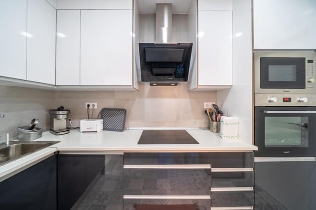 3 soveværelse Lejlighed til leje i Alicante by - € 1.800 (Ref: 9330752)