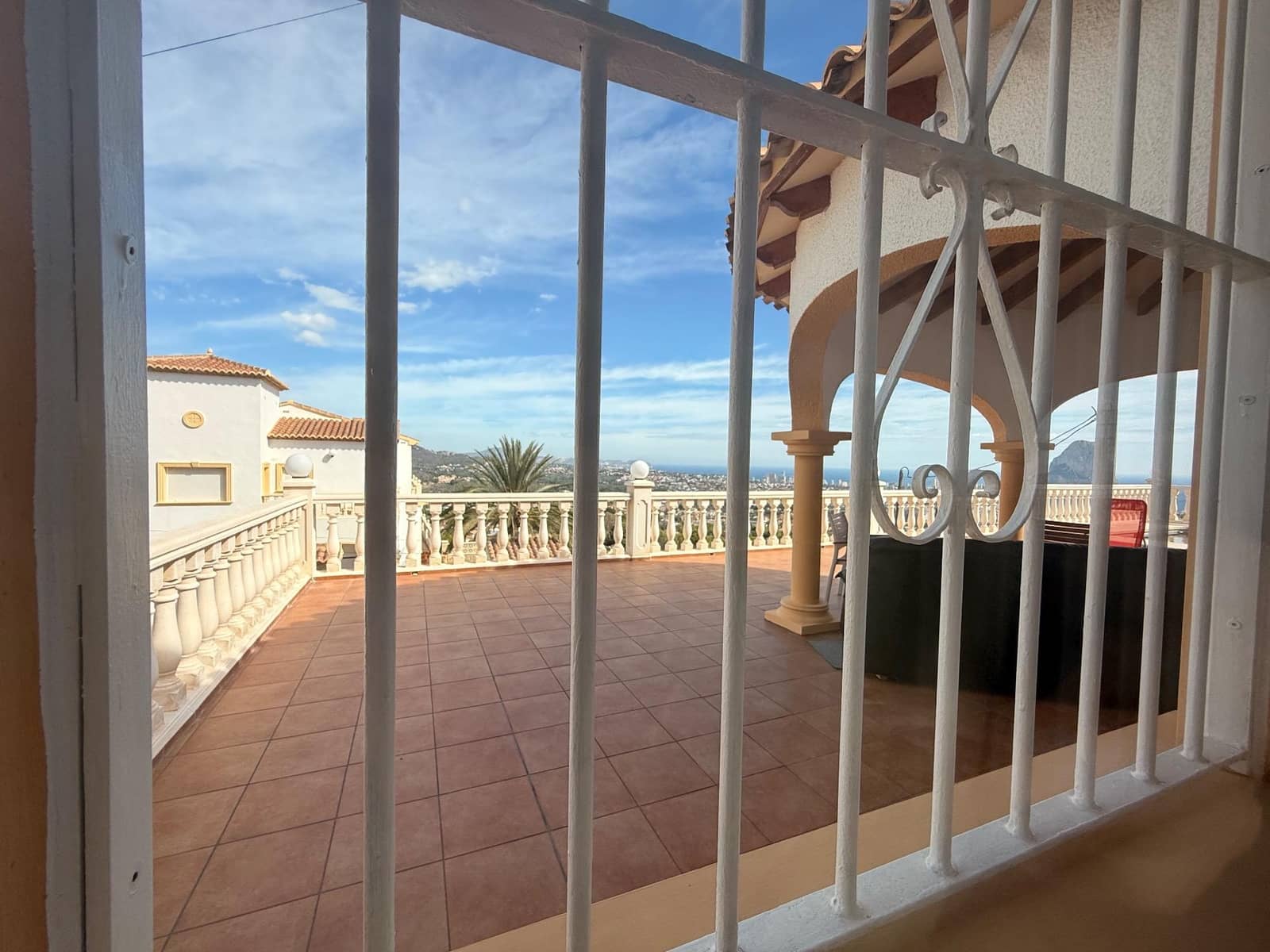 4 sypialnia Willa na sprzedaż w Calpe / Calp z basenem garażem - 716 000 € (Ref: 9335068)