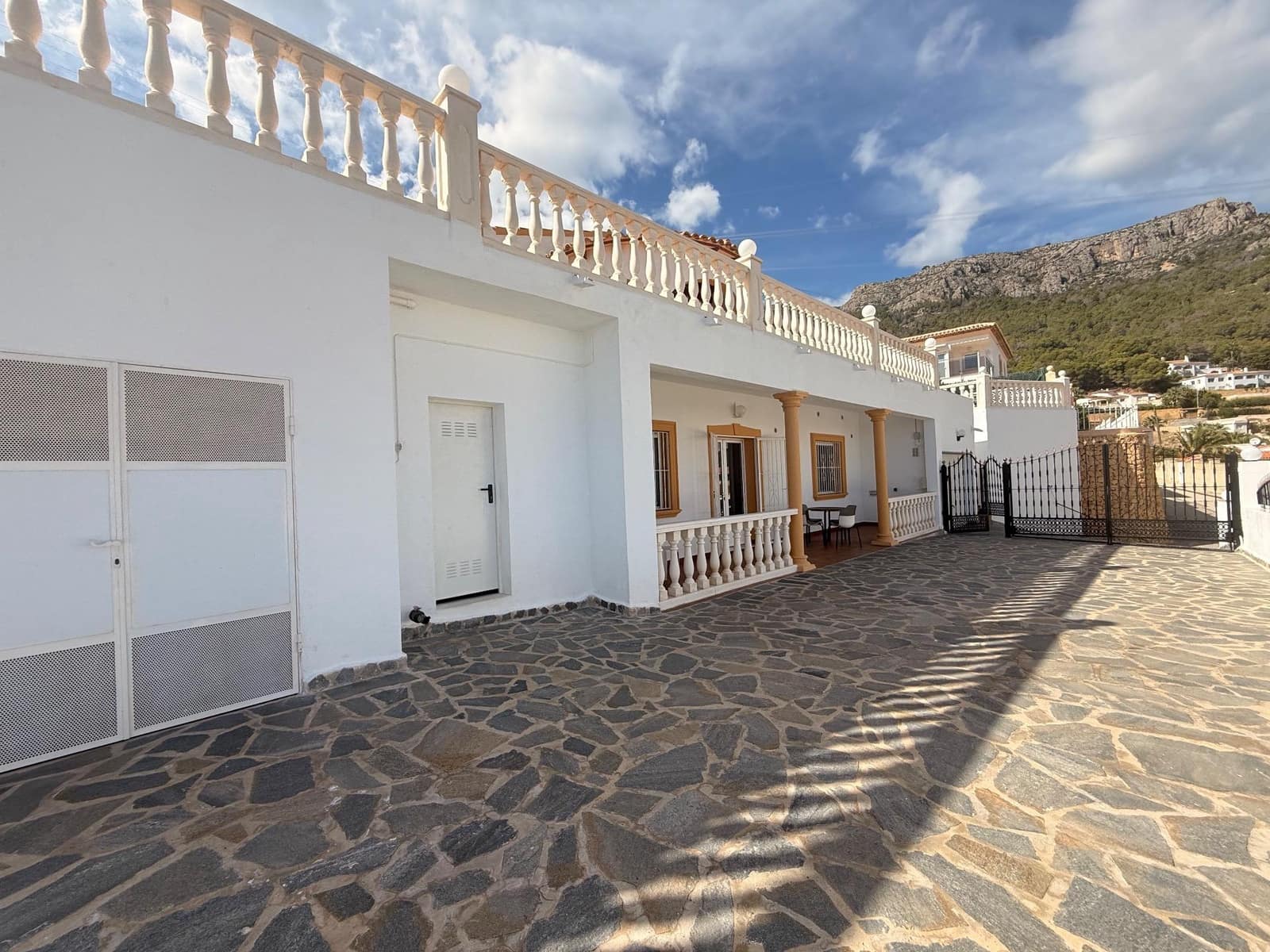 4 sypialnia Willa na sprzedaż w Calpe / Calp z basenem garażem - 716 000 € (Ref: 9335068)