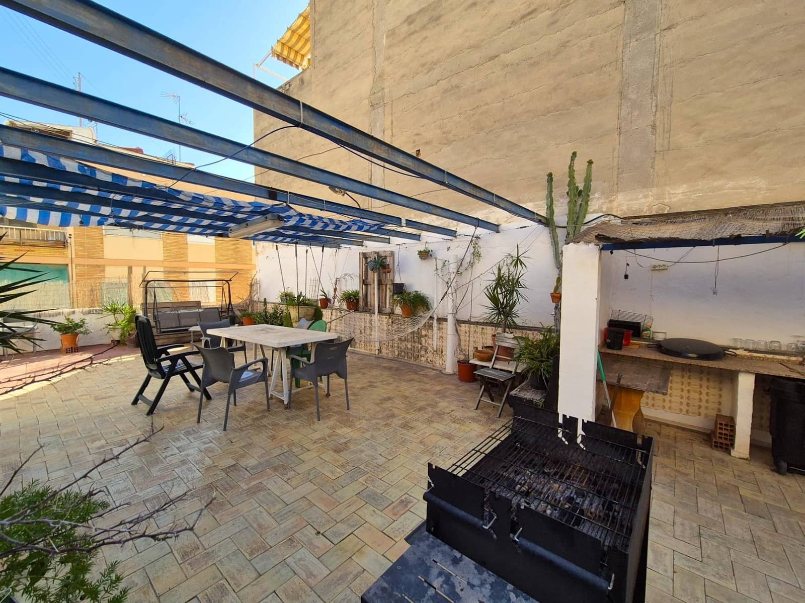 8 sovrum Kommersiell till salu i Alicante stad - 495 000 € (Ref: 9338143)