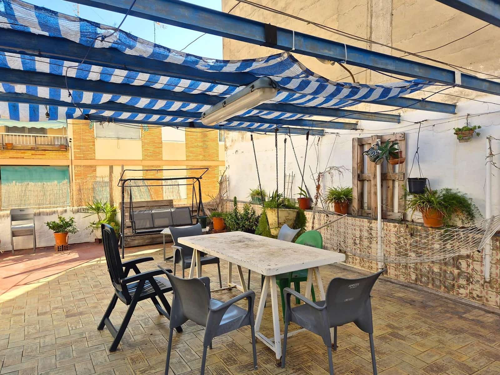 8 sovrum Kommersiell till salu i Alicante stad - 495 000 € (Ref: 9338143)