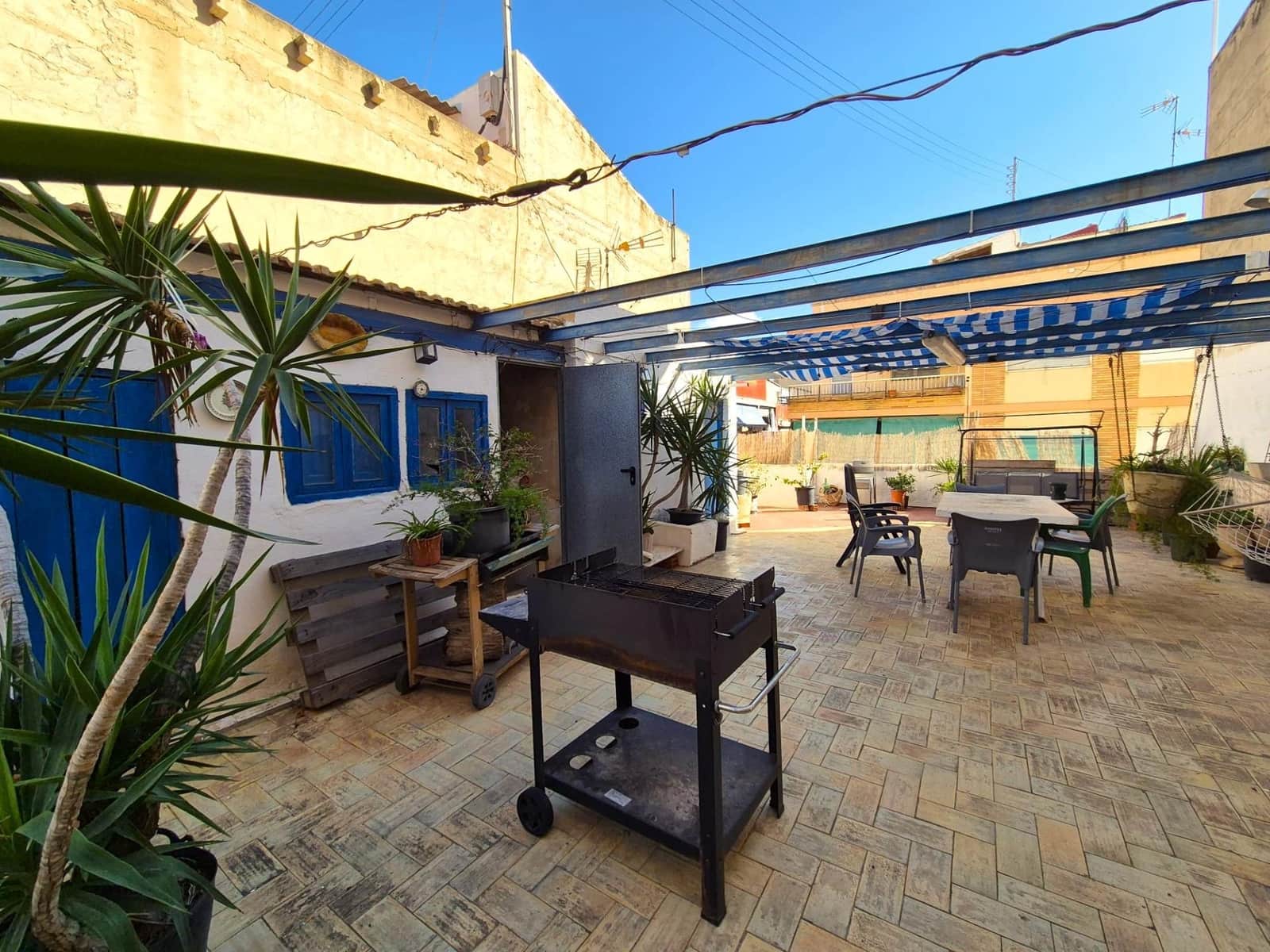 8 sovrum Kommersiell till salu i Alicante stad - 495 000 € (Ref: 9338143)