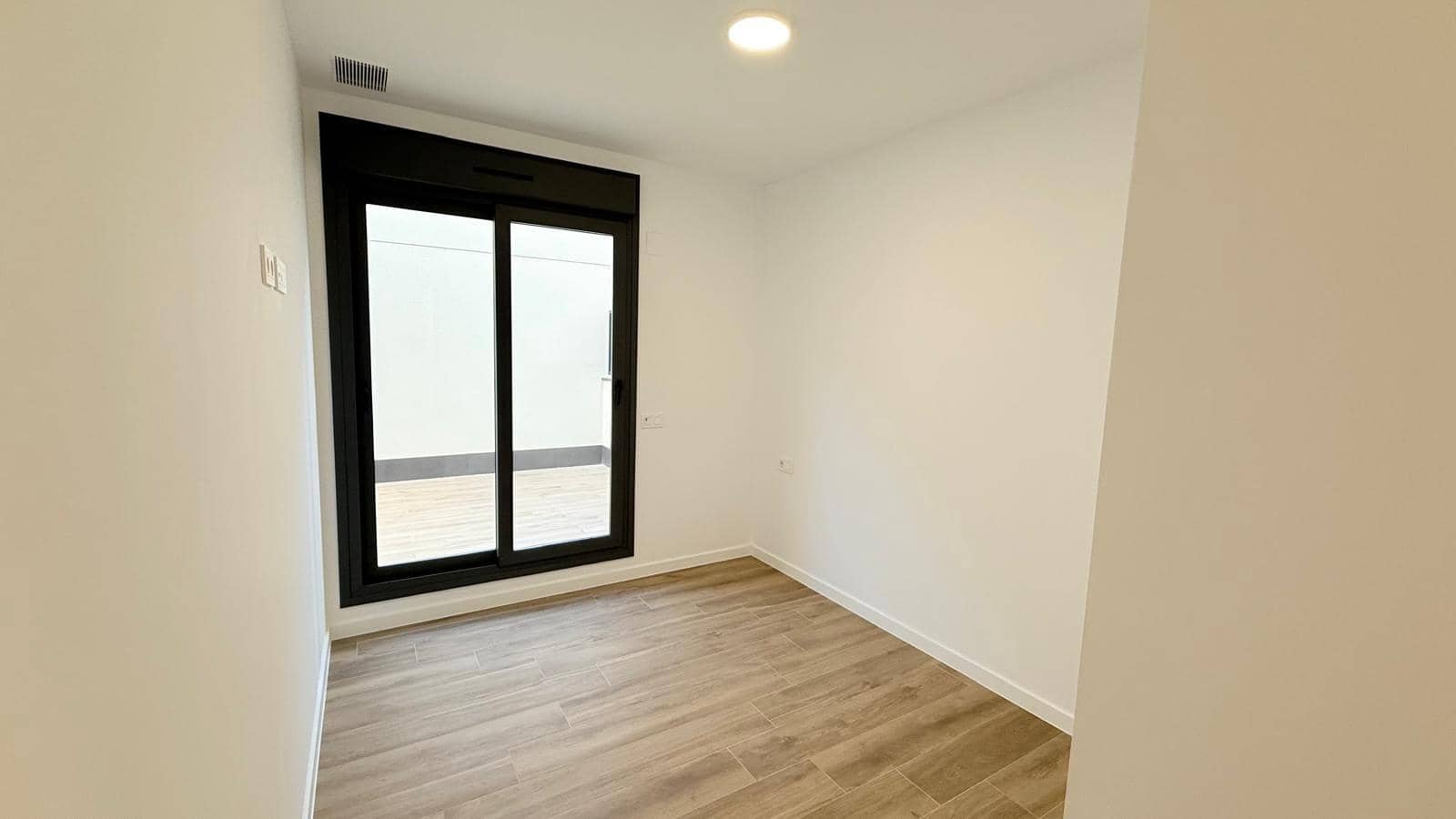 Apartamento de 2 habitaciones en San Juan de Alicante / Sant Joan d'Alacant en alquiler con piscina garaje - 1.700 € (Ref: 9341304)