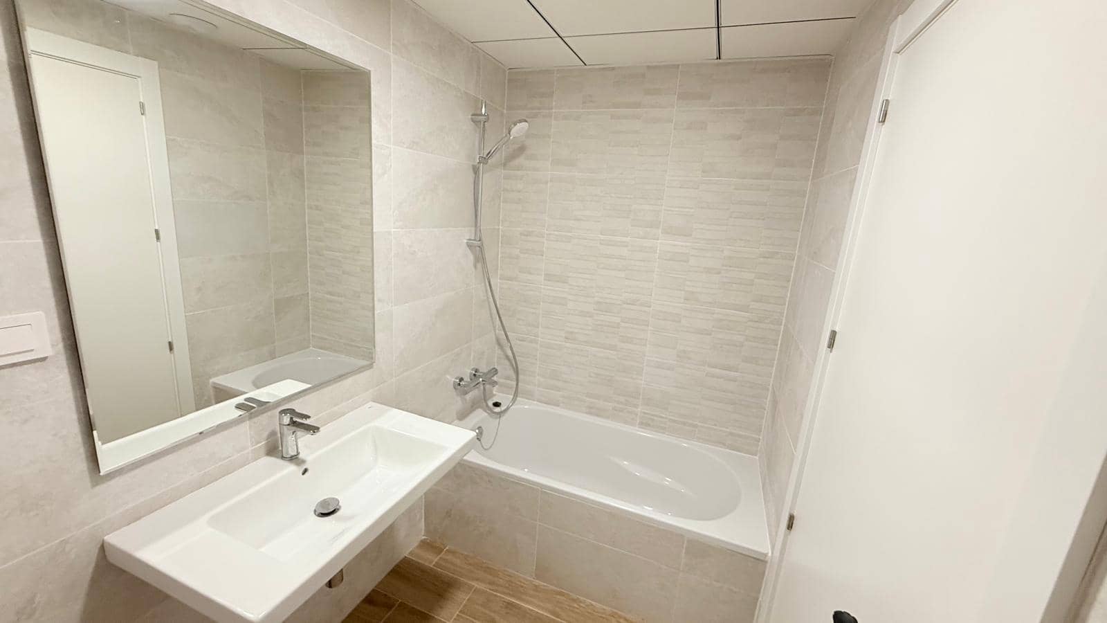 Apartamento de 2 habitaciones en San Juan de Alicante / Sant Joan d'Alacant en alquiler con piscina garaje - 1.700 € (Ref: 9341304)