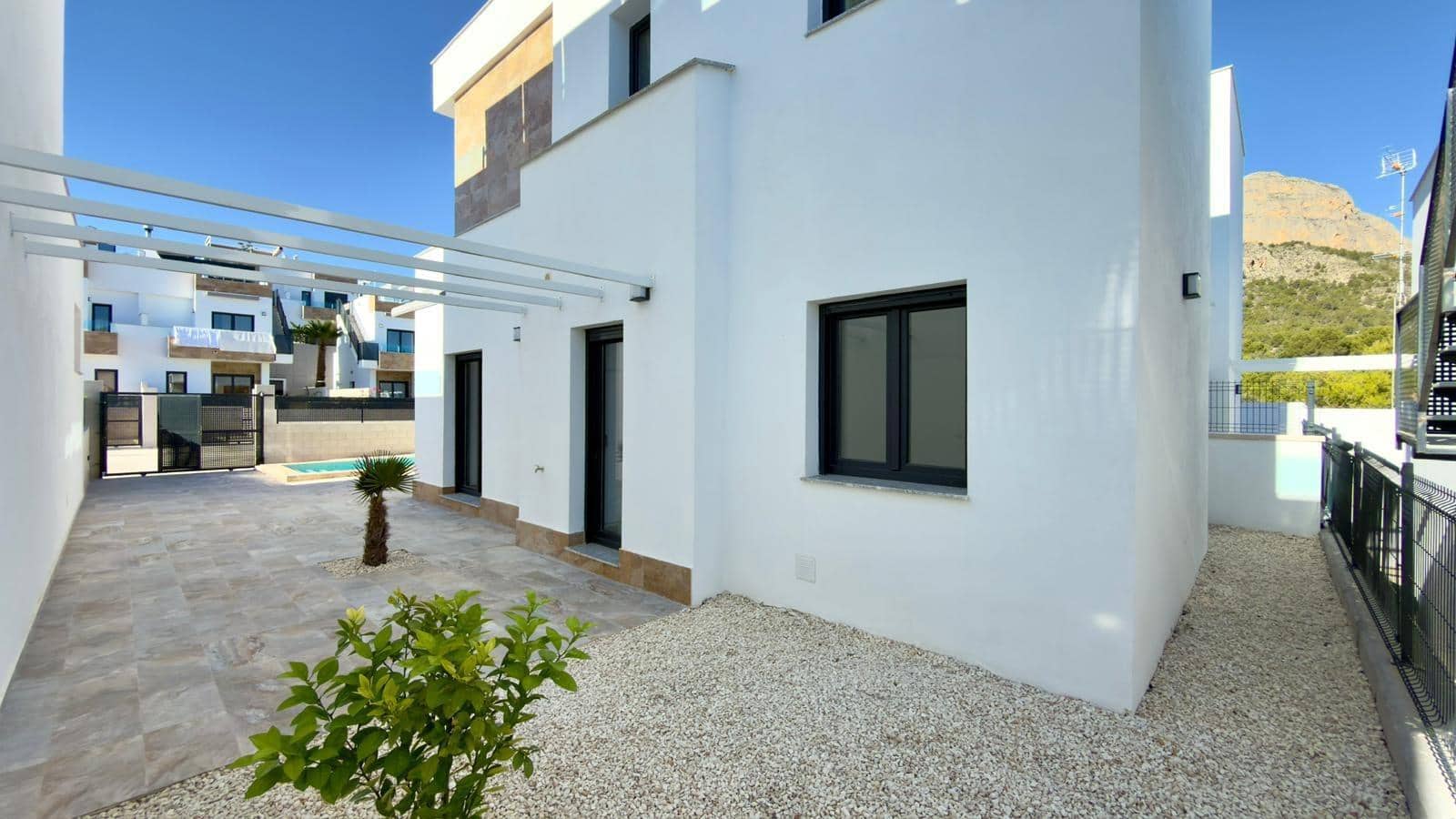 3 bedroom Villa for sale in Polop with pool - € 449,000 (Ref: 9344895)