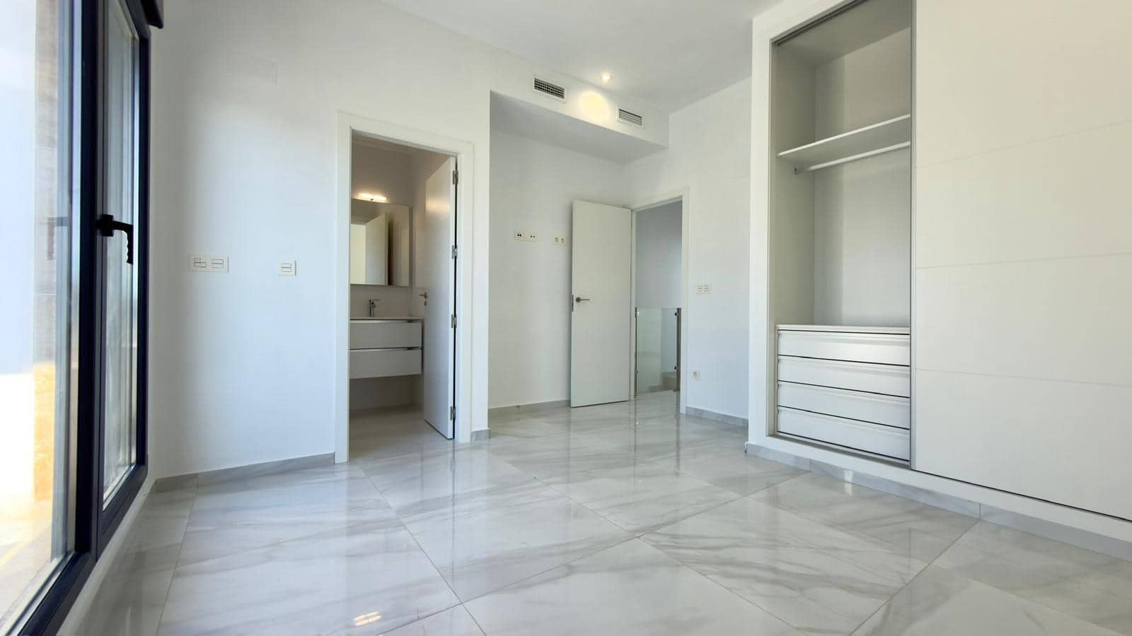 3 bedroom Villa for sale in Polop with pool - € 449,000 (Ref: 9344895)